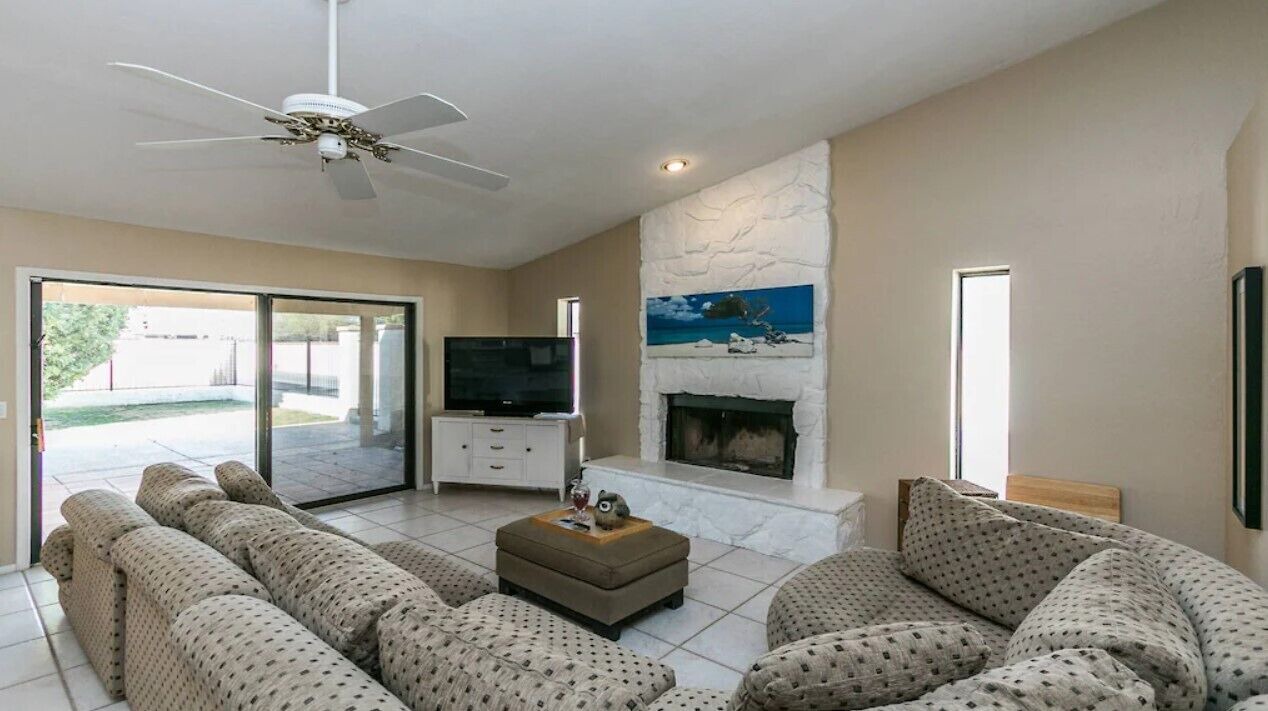 Photo of Livingroom in Paradise Valley Village