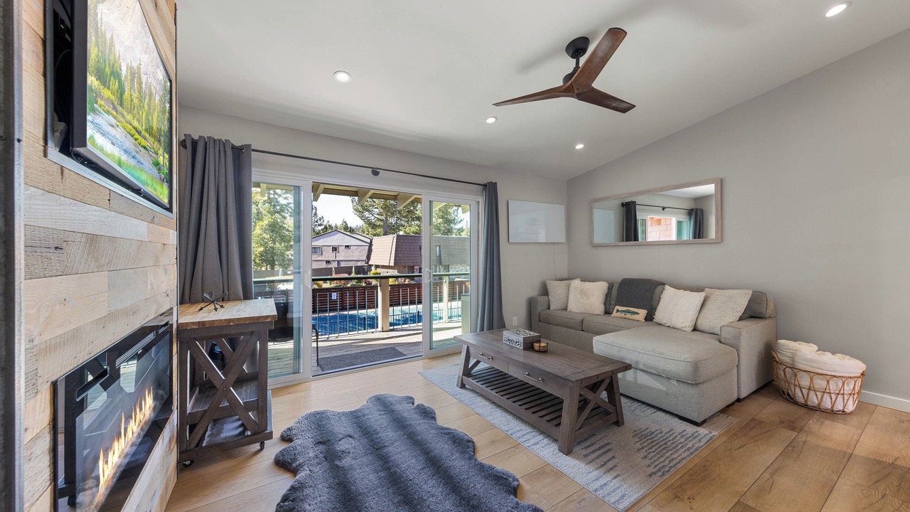 Photo of Livingroom in Tahoya Shores