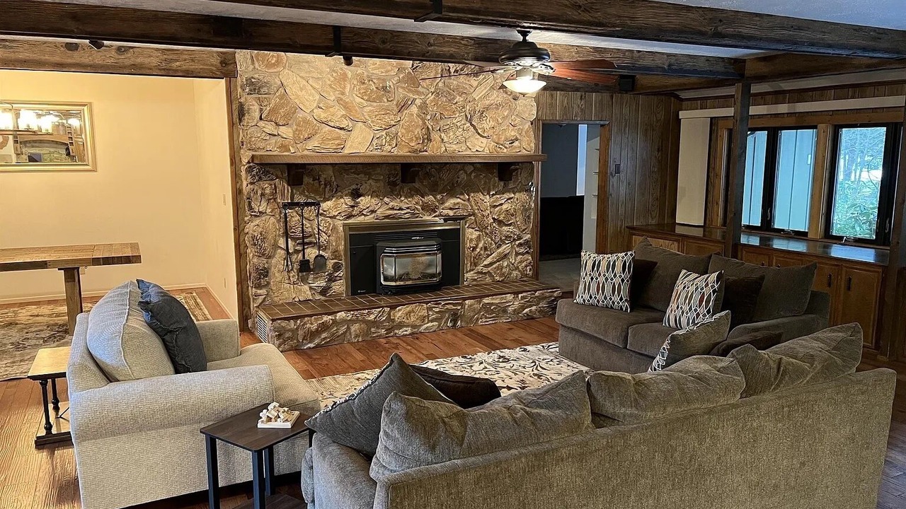 Photo of Livingroom in Mount Shasta