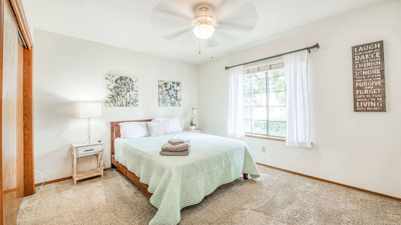 Photo of Bedroom in Raisin
