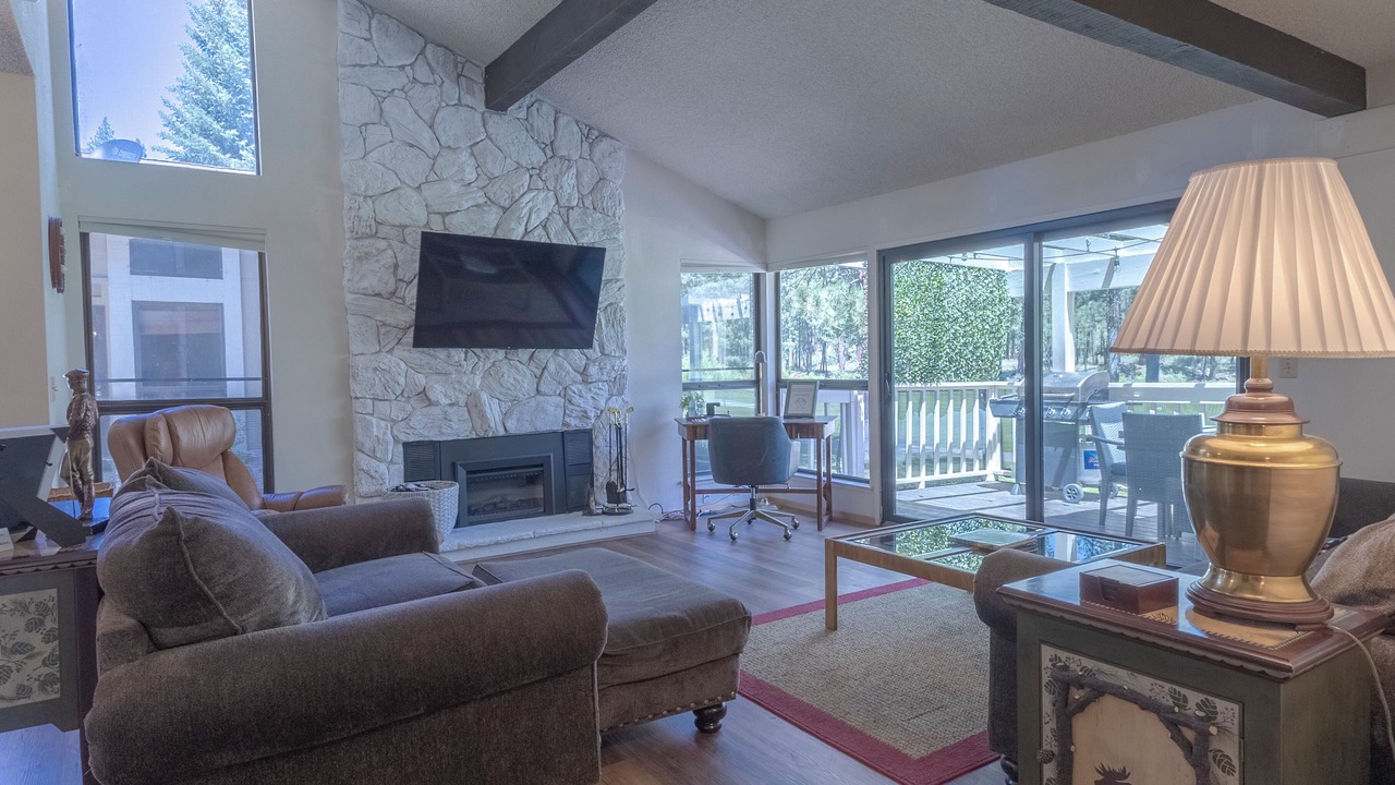 Photo of Livingroom in Plumas Eureka Estates