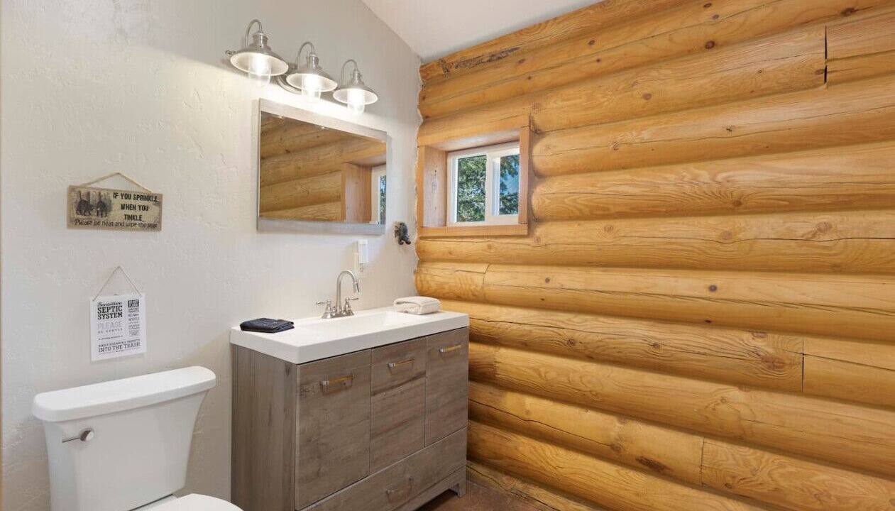 Photo of Bathroom in Meadow View Heights