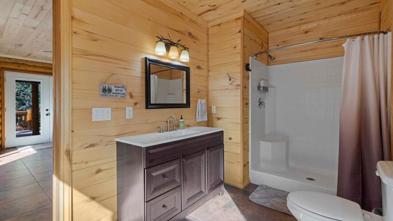 Photo of Bathroom in Meadow View Heights