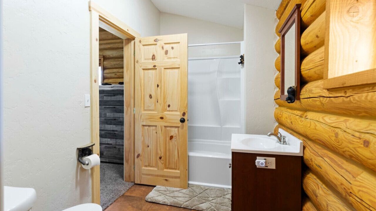 Photo of Bathroom in Meadow View Heights