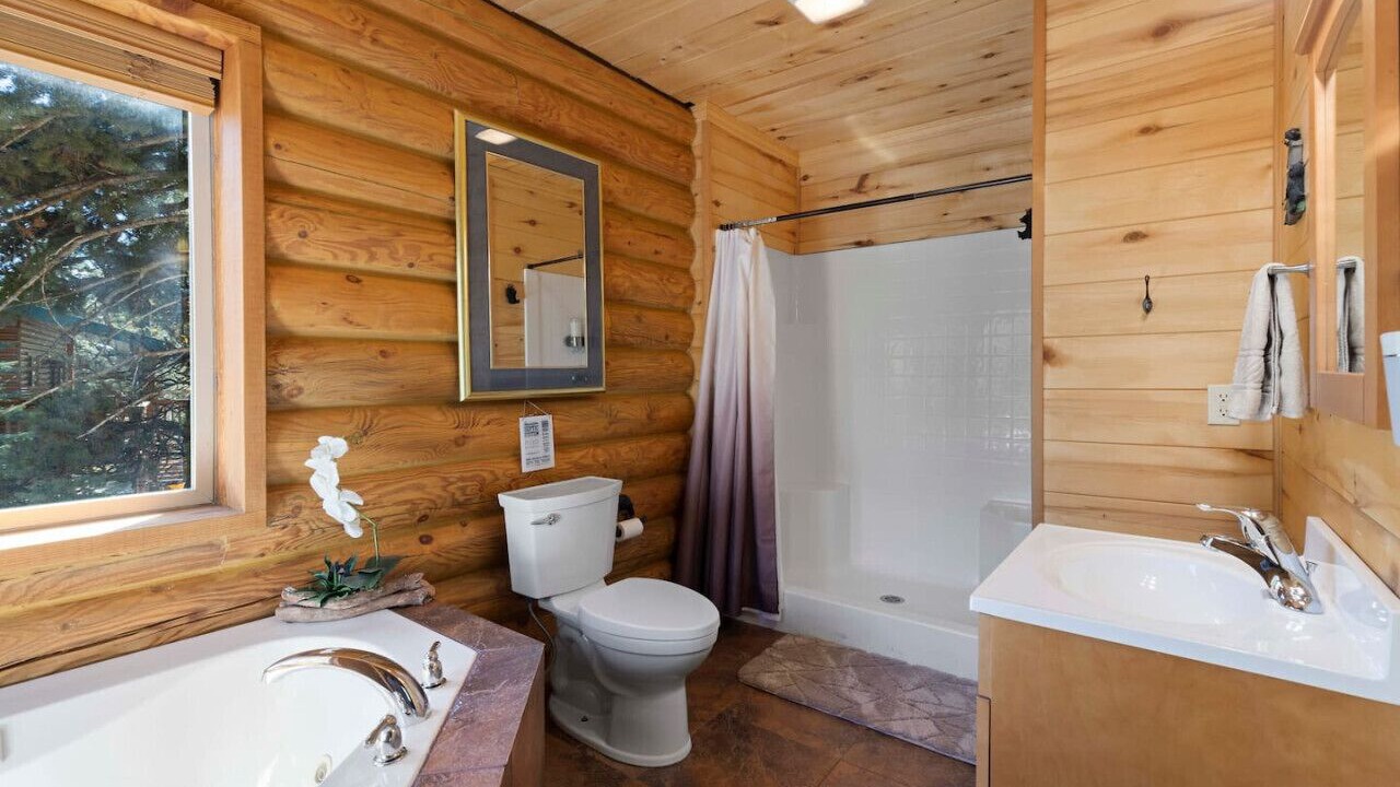 Photo of Bathroom in Meadow View Heights