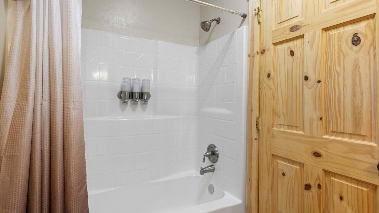 Photo of Bathroom in Meadow View Heights