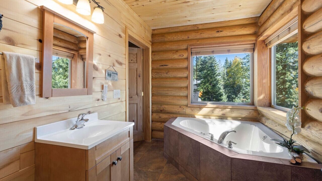 Photo of Bathroom in Meadow View Heights