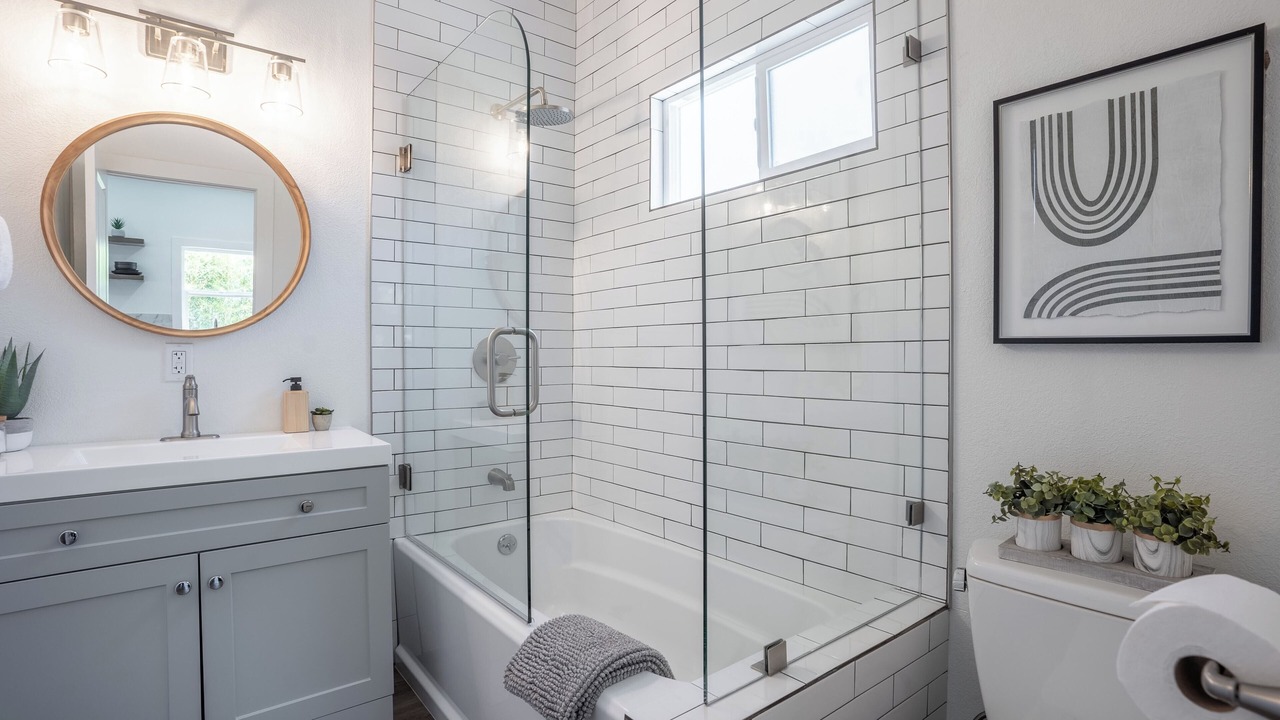 Photo of Bathroom in Piedmont Avenue