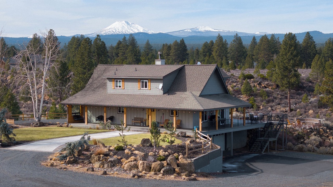 Photo of Livingroom in Deschutes River Woods