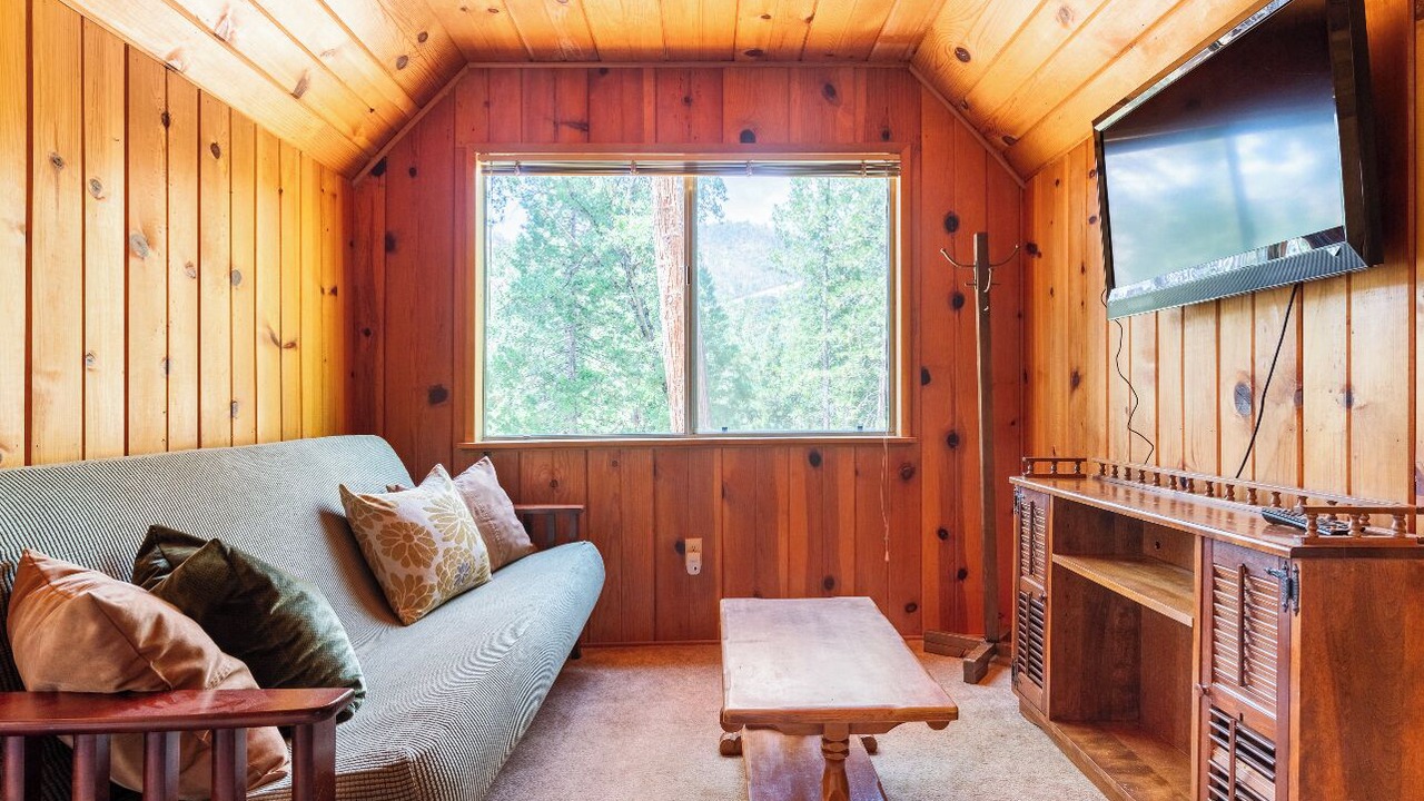 Photo of Livingroom in Springville