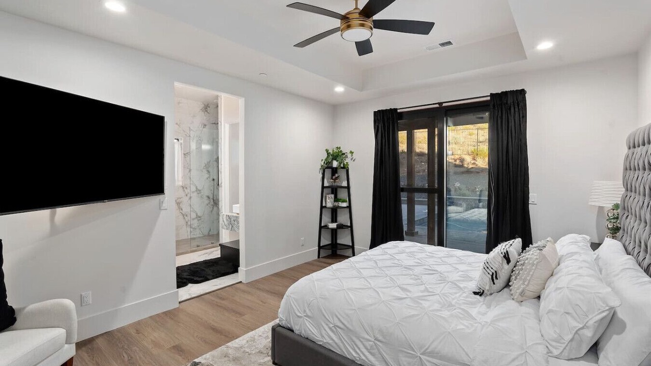 Photo of Bedroom in Hurricane