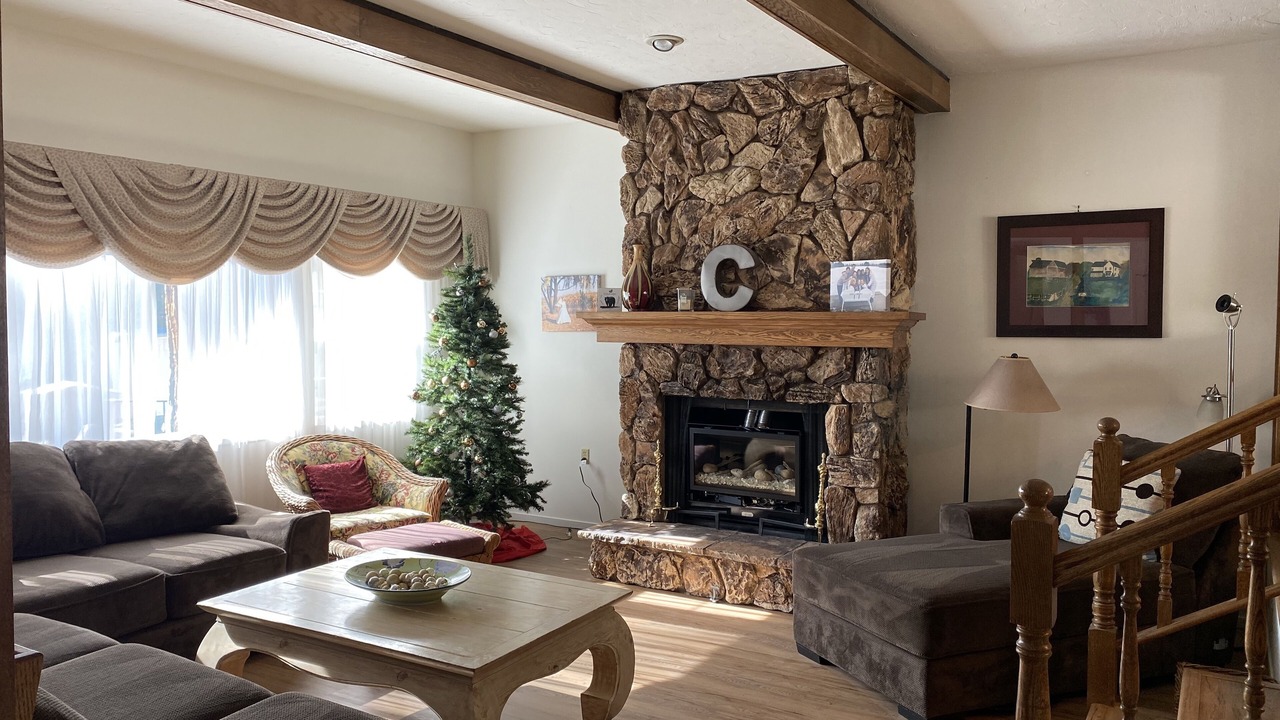 Photo of Livingroom in Round Hill Village