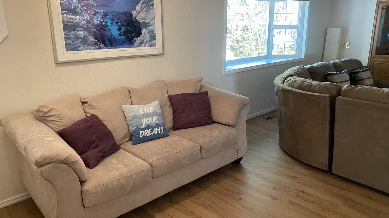 Photo of Livingroom in Round Hill Village