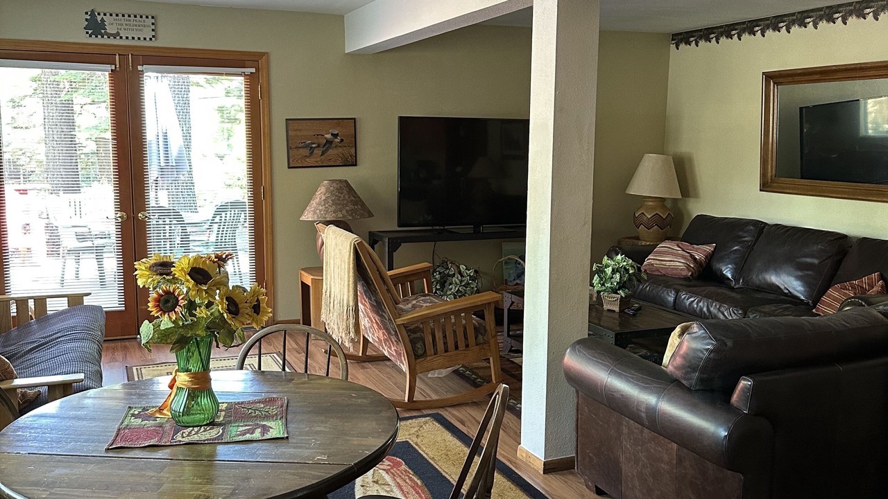 Photo of Livingroom in Peninsula Village