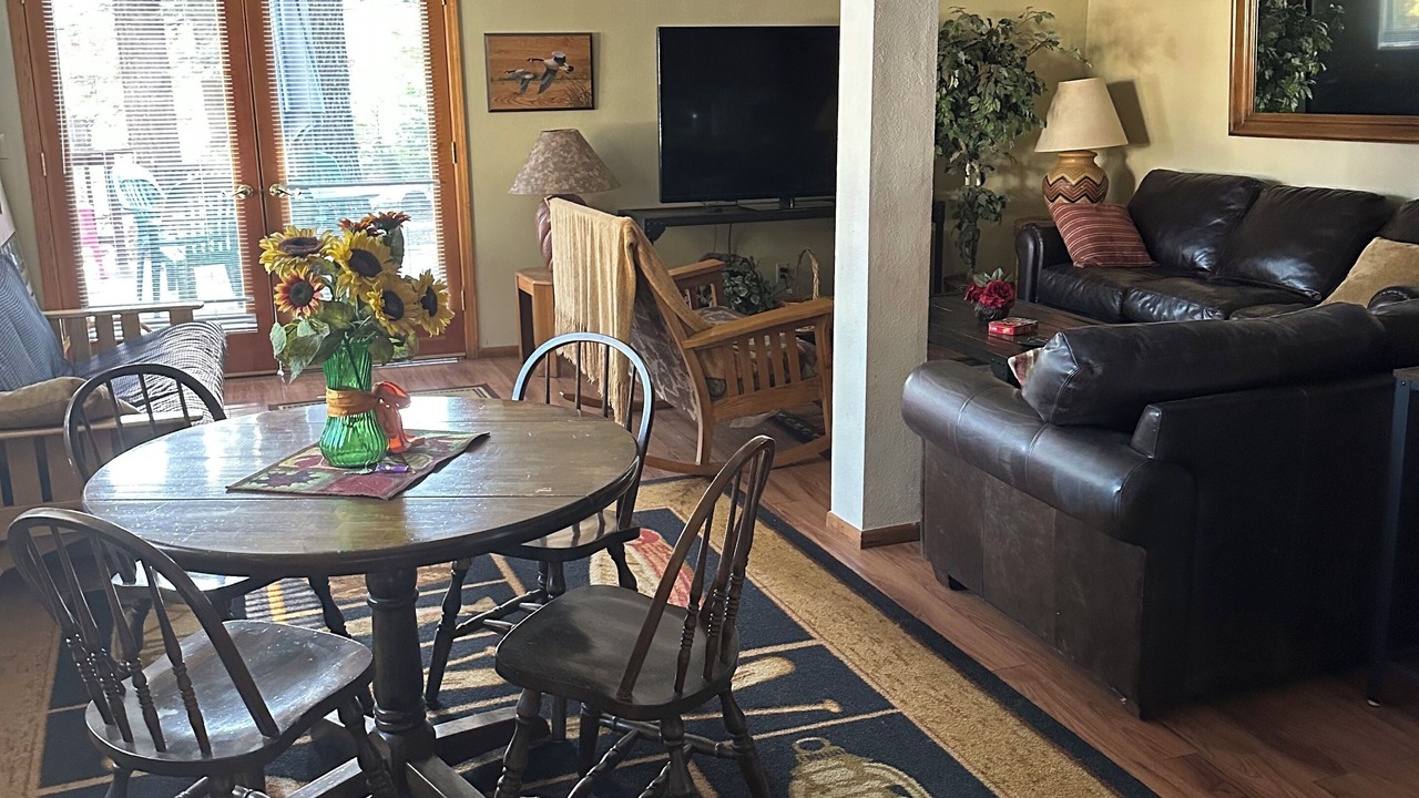 Photo of Livingroom in Peninsula Village