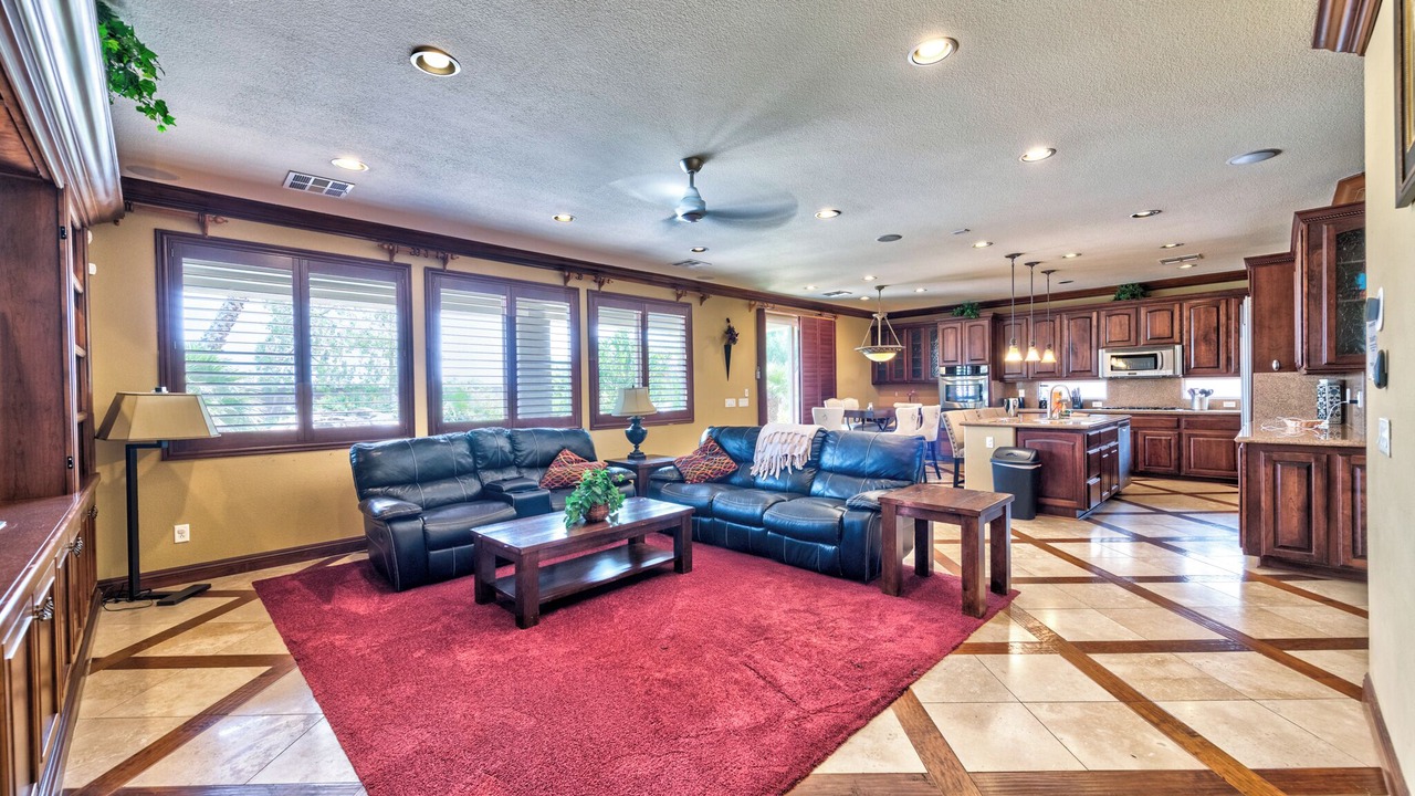 Photo of Livingroom in Enterprise