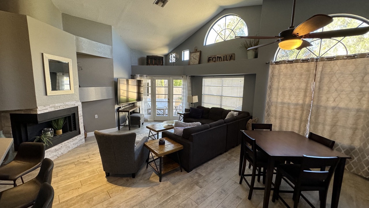 Photo of Livingroom in Mountain Park Ranch