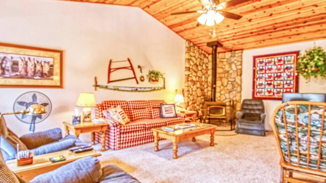 Photo of Livingroom in Groveland