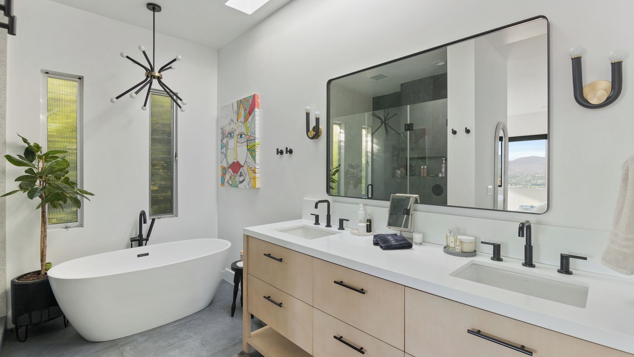 Photo of Bathroom in Top of the World