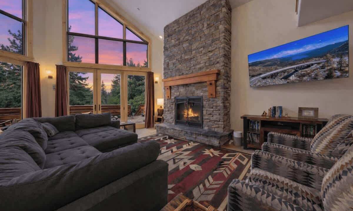 Photo of Livingroom in Mountain View Estates