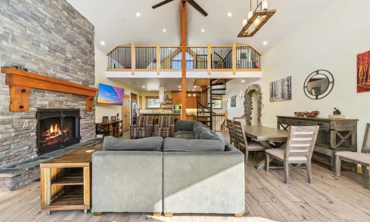 Photo of Livingroom in Mountain View Estates