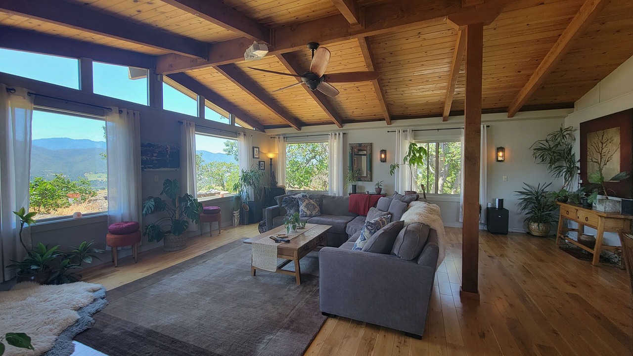 Photo of Livingroom in Ashland