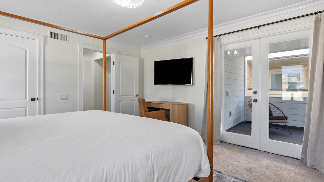 Photo of Bedroom in Corona del Mar