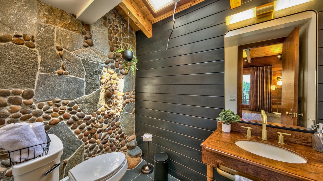Photo of Bathroom in Lakeridge