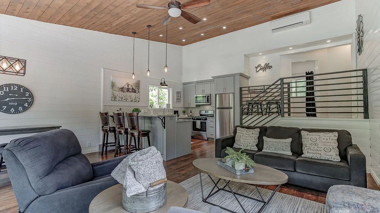 Photo of Livingroom in Douglas City
