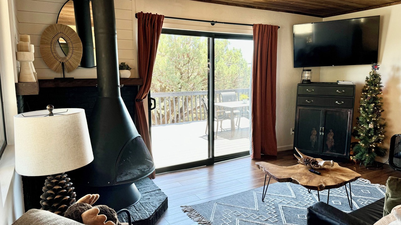 Photo of Livingroom in Highland Pines