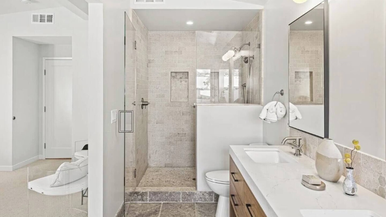 Photo of Bathroom in El Cerrito