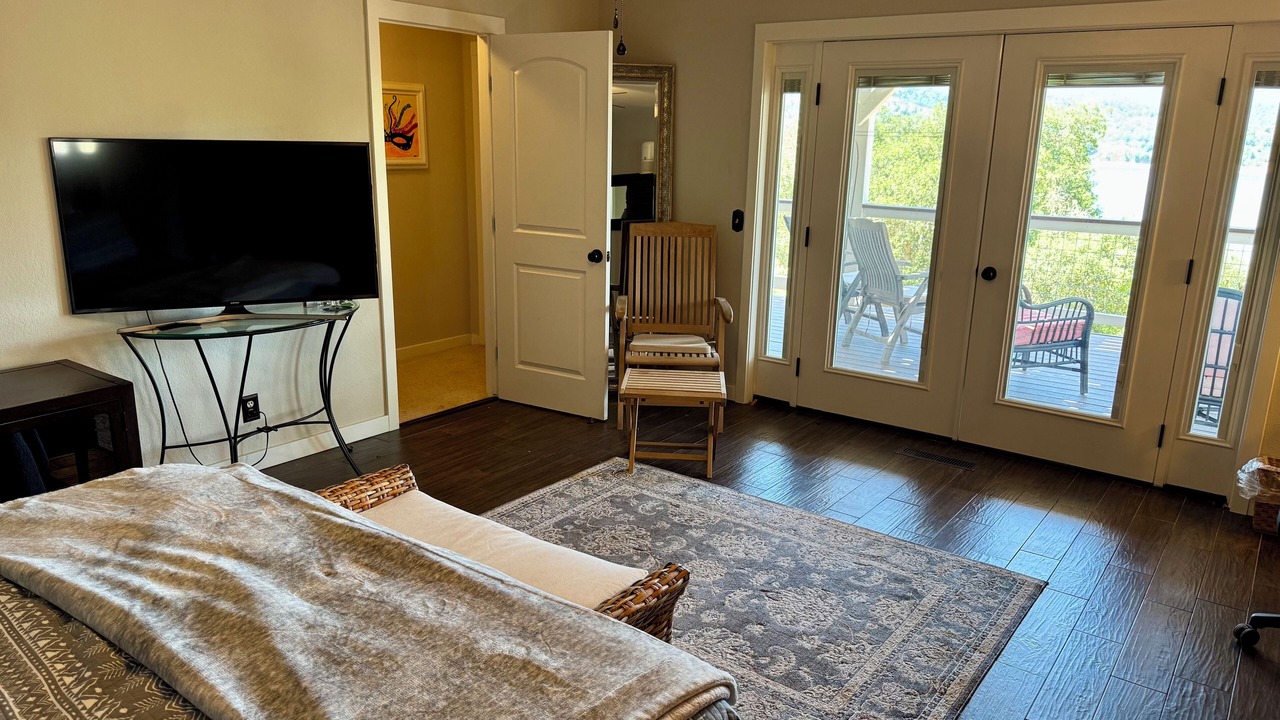 Photo of Bedroom in Oak Shores