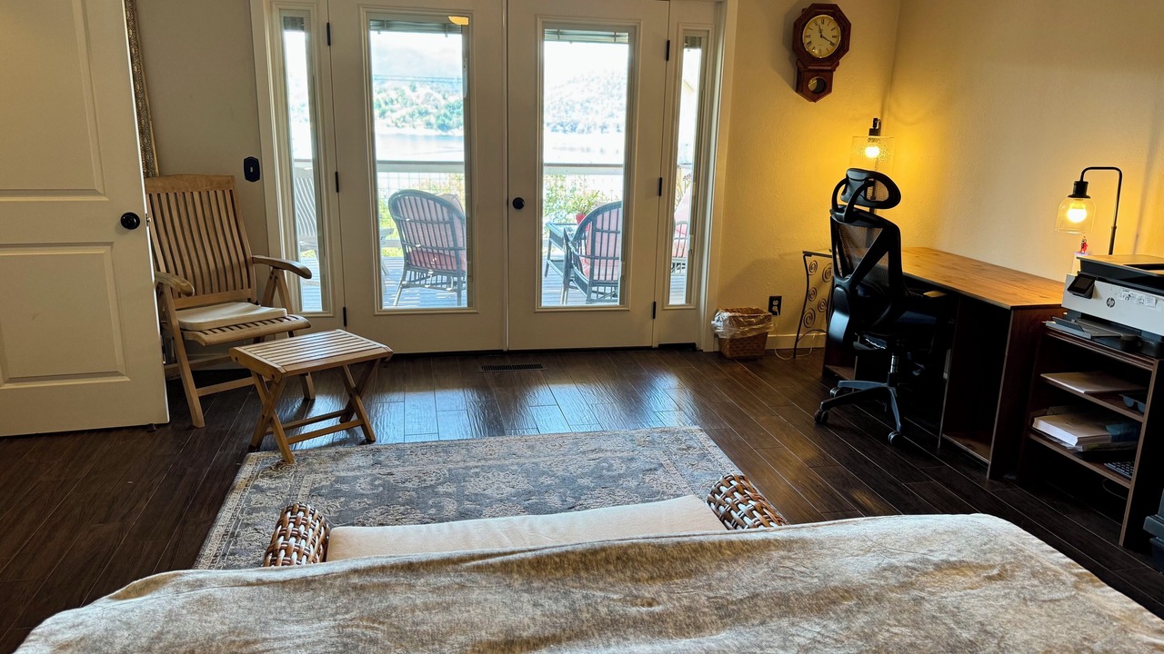 Photo of Bedroom in Oak Shores