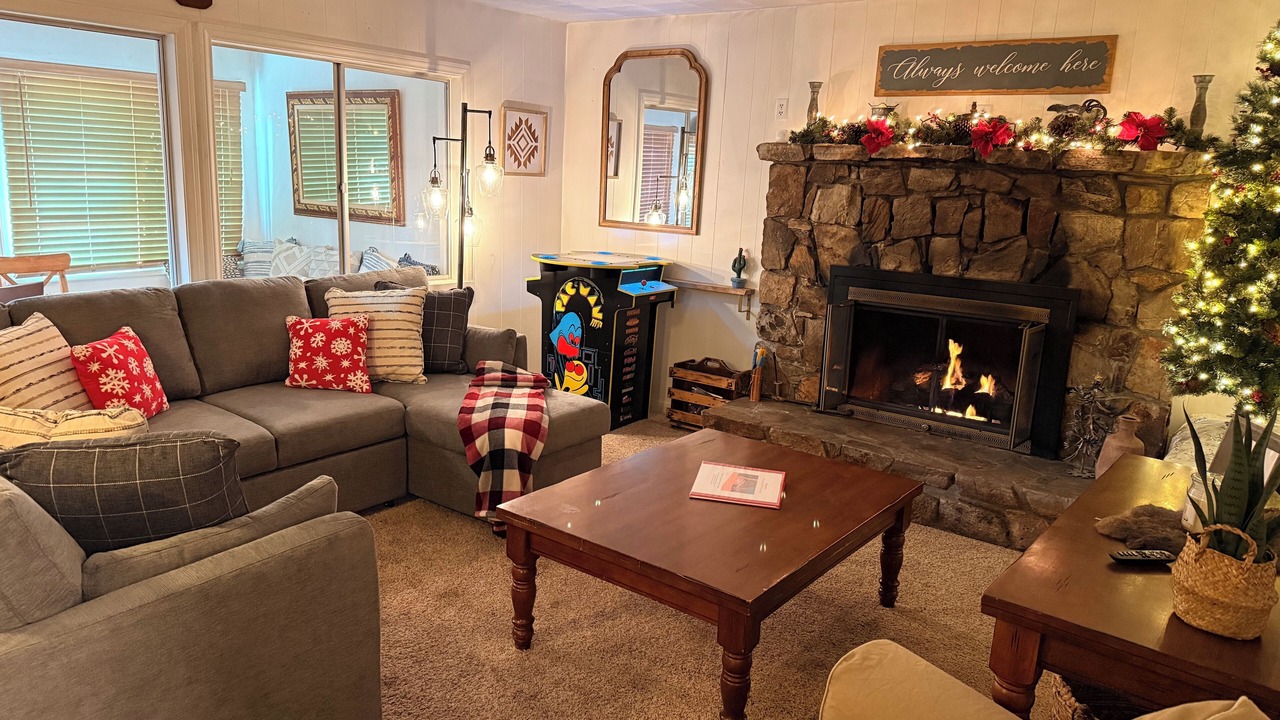 Photo of Livingroom in Fawnskin