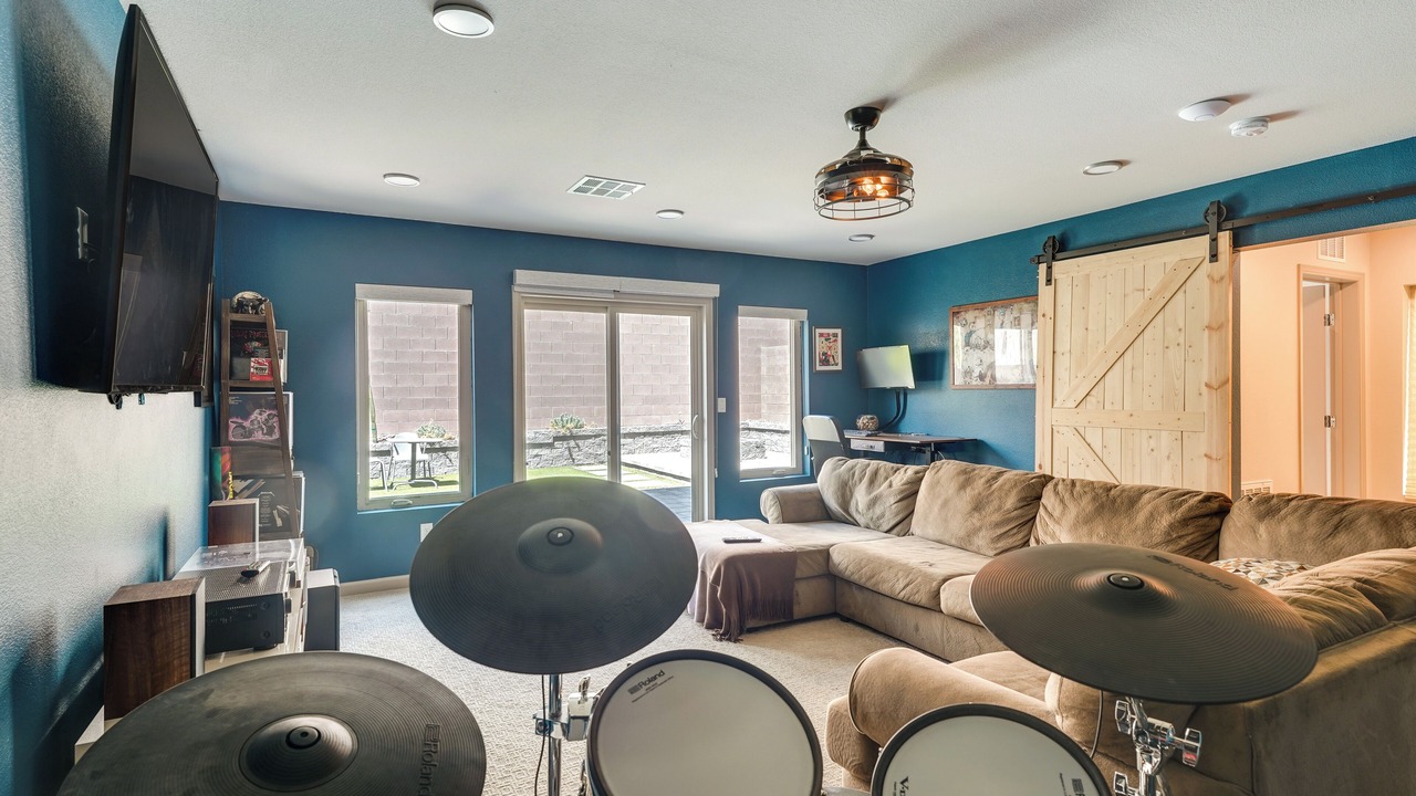 Photo of Livingroom in Enterprise