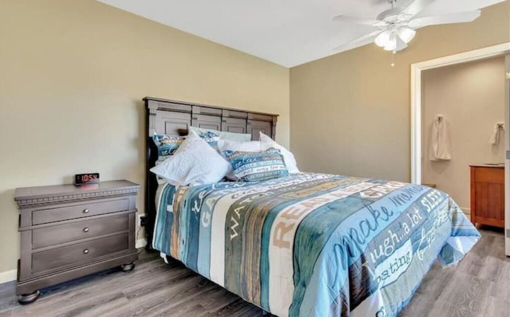 Photo of Bedroom in Oak Shores