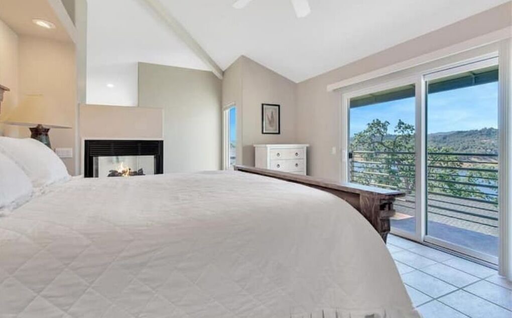 Photo of Bedroom in Oak Shores