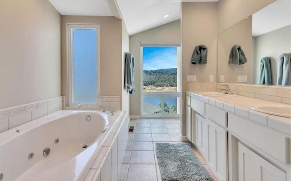 Photo of Bathroom in Oak Shores