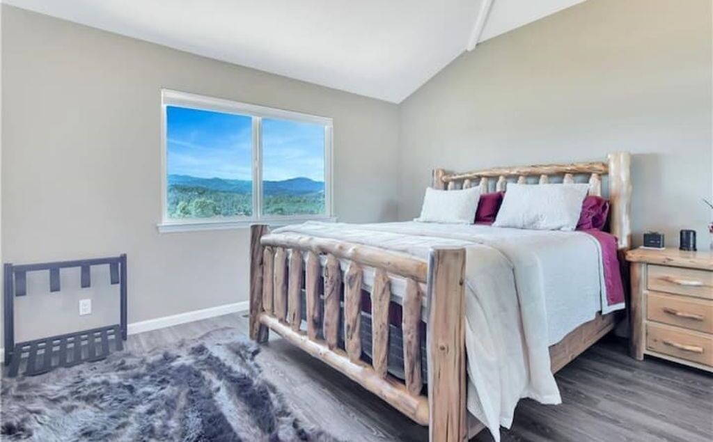 Photo of Bedroom in Oak Shores