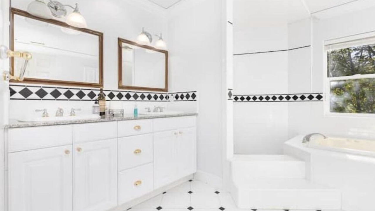 Photo of Bathroom in Oak Shores