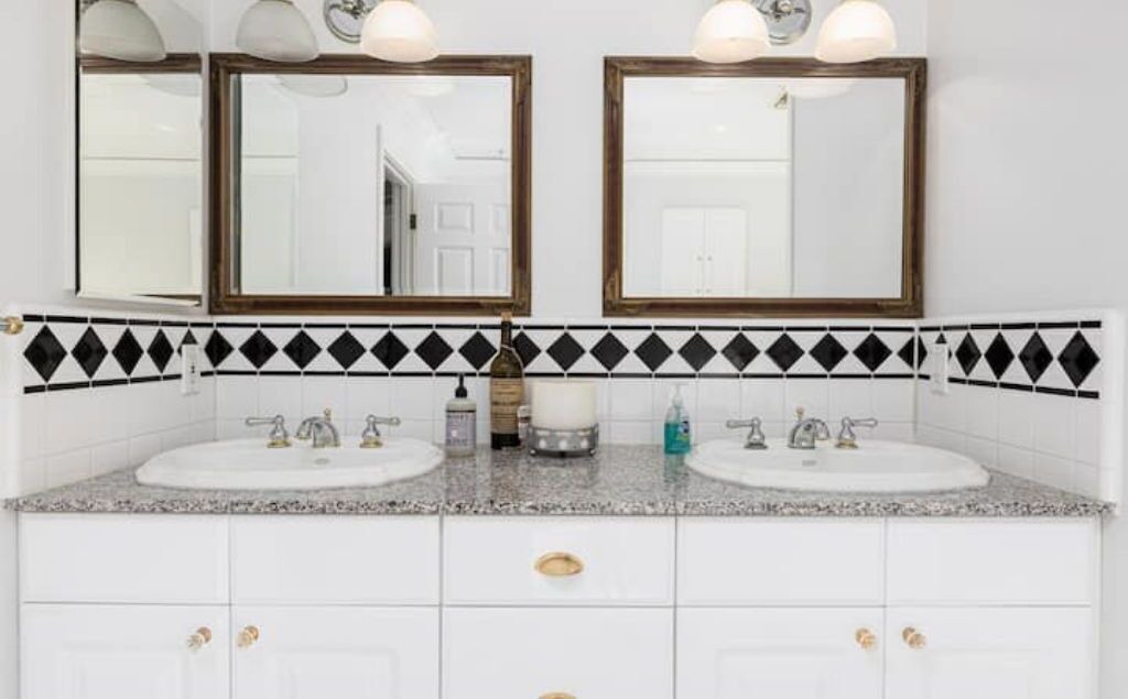 Photo of Bathroom in Oak Shores