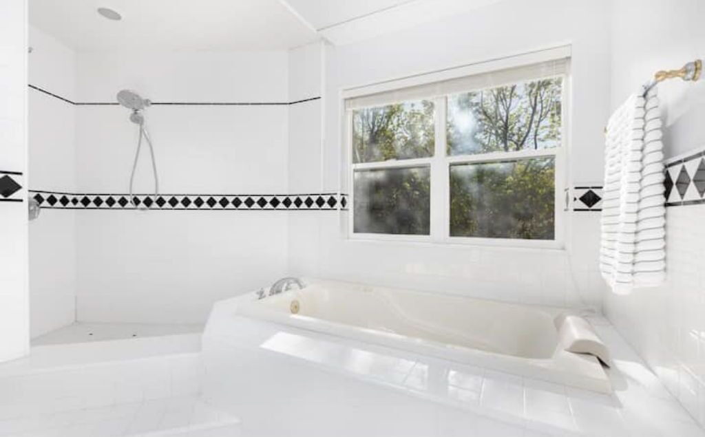 Photo of Bathroom in Oak Shores