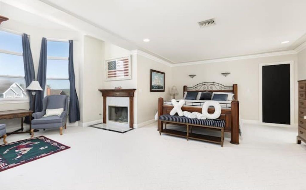 Photo of Bedroom in Oak Shores