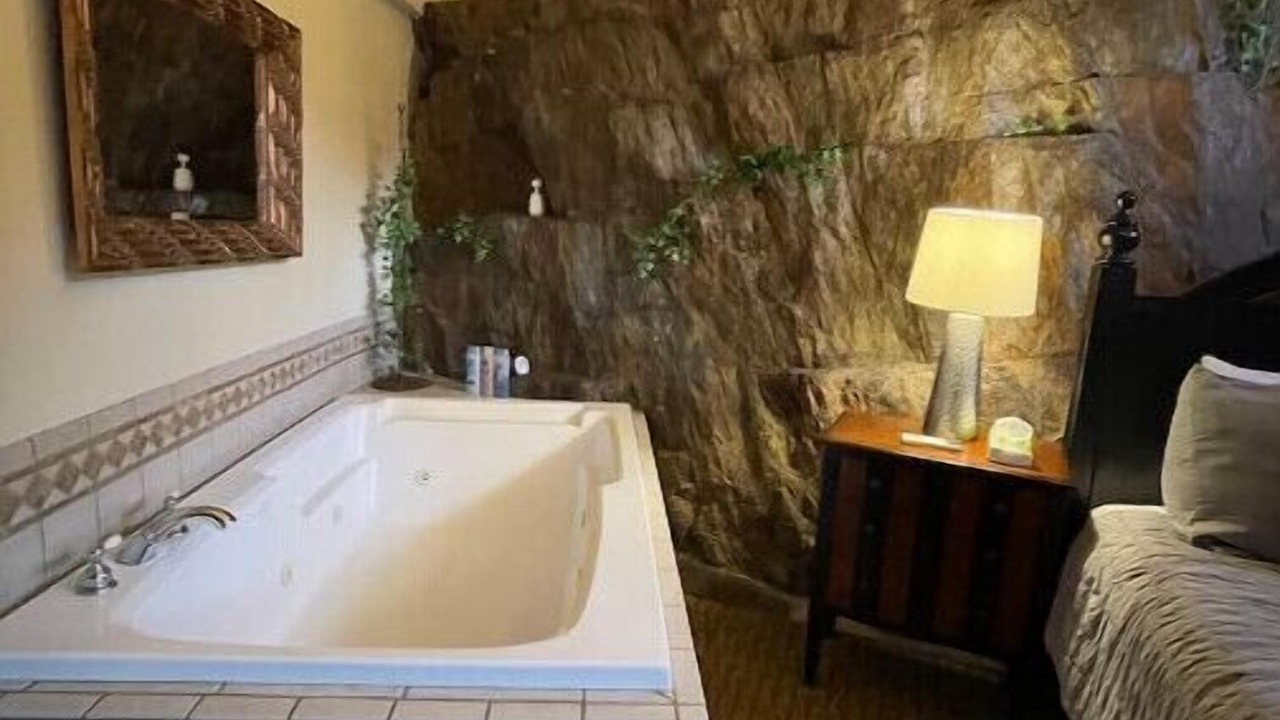 Photo of Bathroom in El Portal