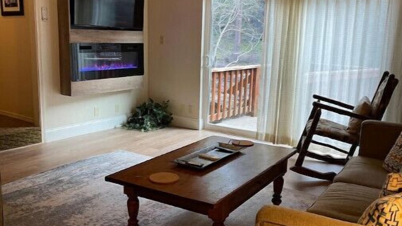 Photo of Livingroom in El Portal