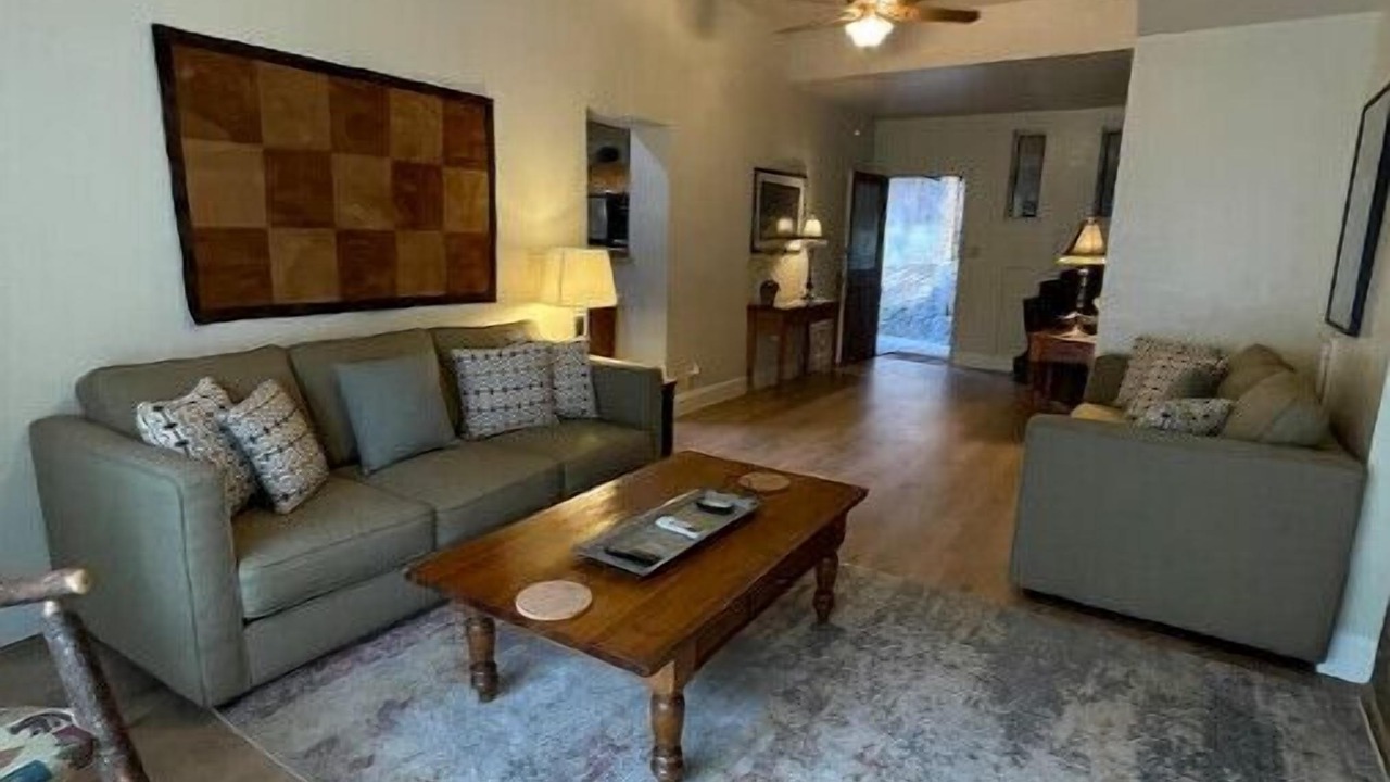 Photo of Livingroom in El Portal