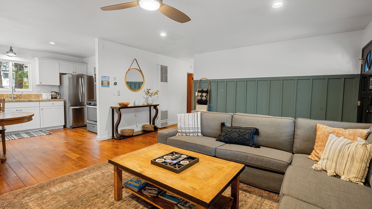 Photo of Livingroom in Summit Estates