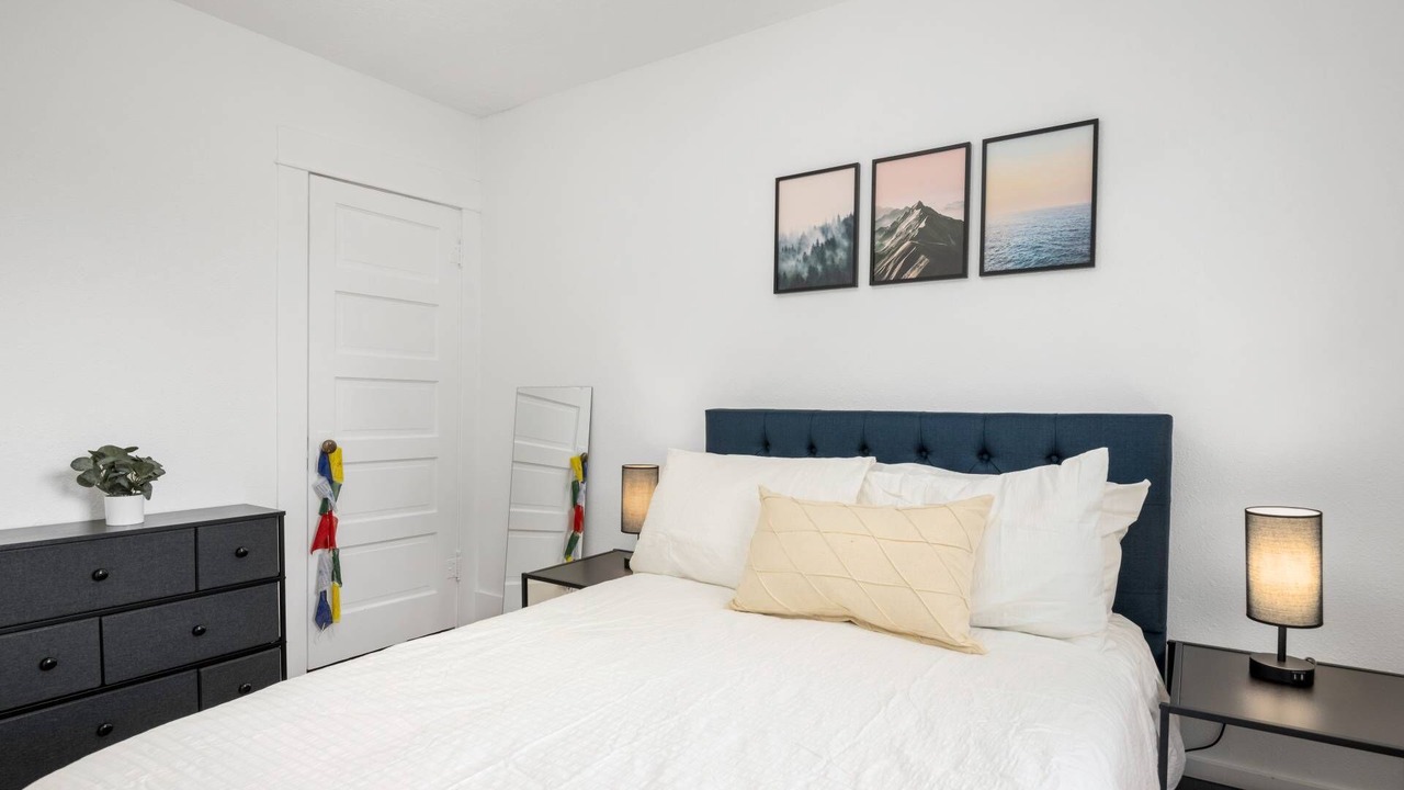 Photo of Bedroom in Foster - Powell