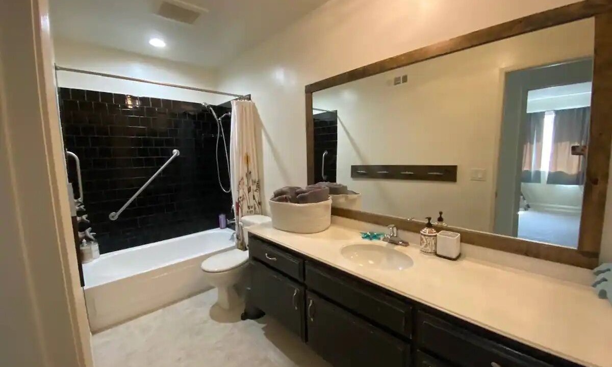 Photo of Bathroom in Loma Alta
