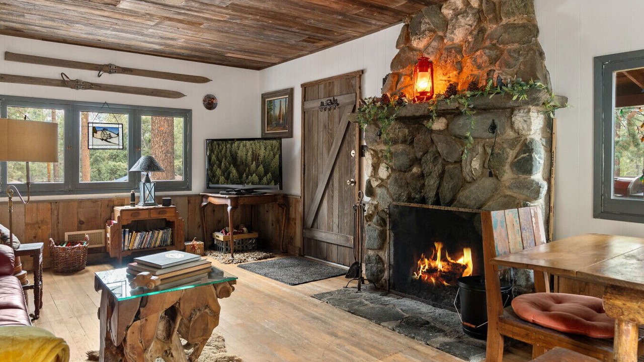Photo of Livingroom in Wrightwood
